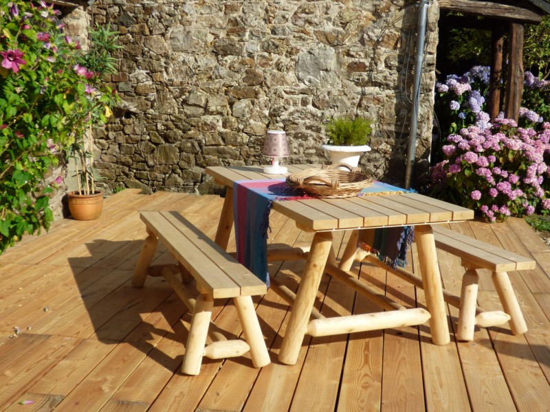 R1S et R1 - table et banc en bois -en situation N4 site